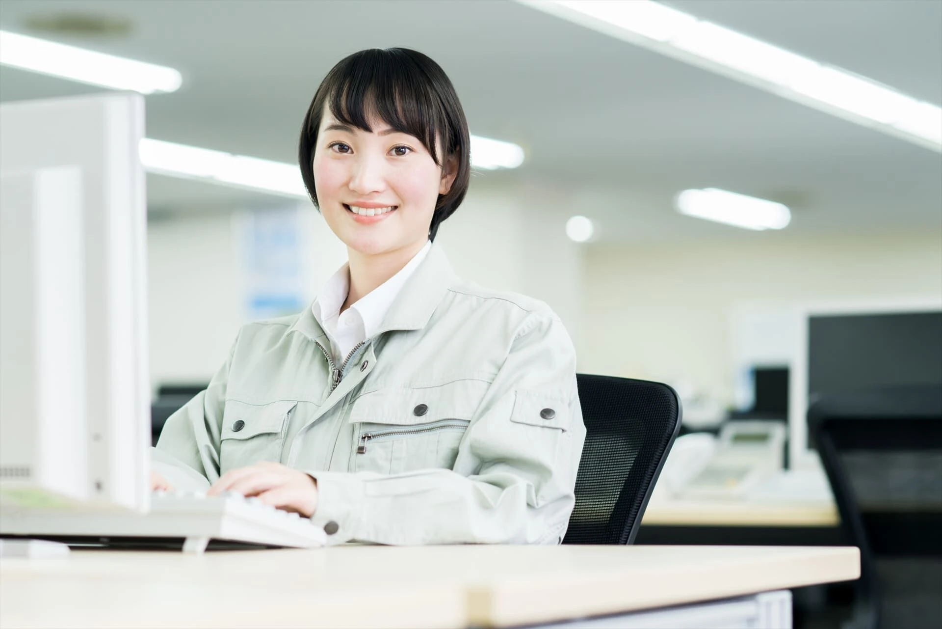 作業着の女性